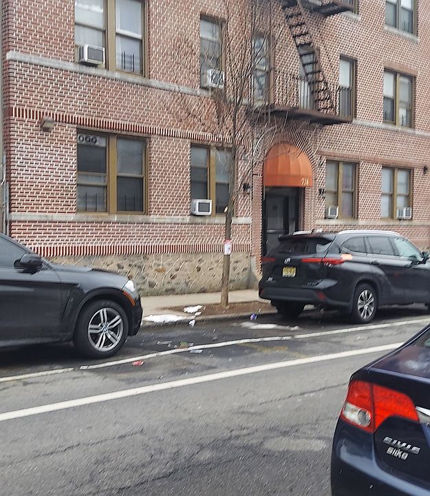 1st image of 724 E 217th St #4D