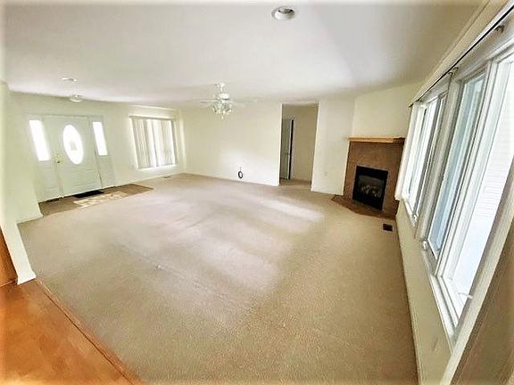 5th image of 84 Evergreen Pl