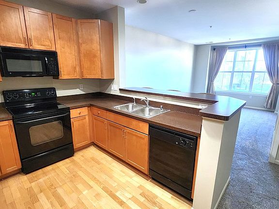 4th image of 3872 S Lake Dr