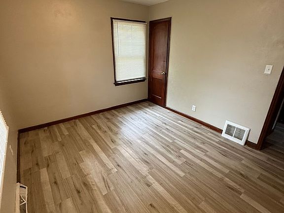 4th image of 3432 Beaumont Dr