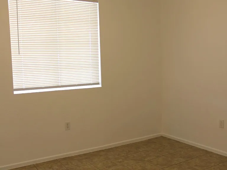 2090 S 44th Dr — Photo 5