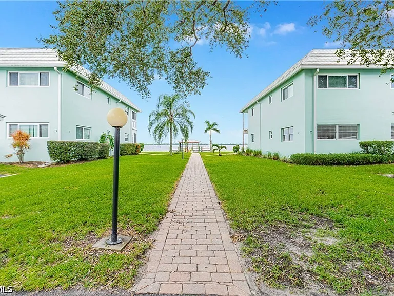 3225 E Riverside Dr #34-C — Photo 18