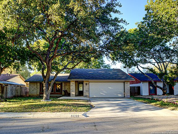 2nd image of 3923 BRIAR HOLLOW ST