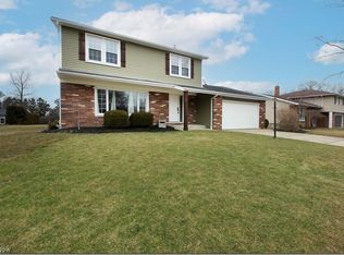 4197 Maple Hill Dr, Seven Hills, OH 44131
