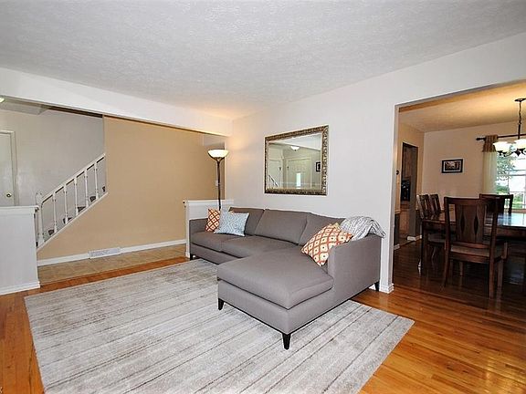 3rd image of 33625 Carriage Park Dr