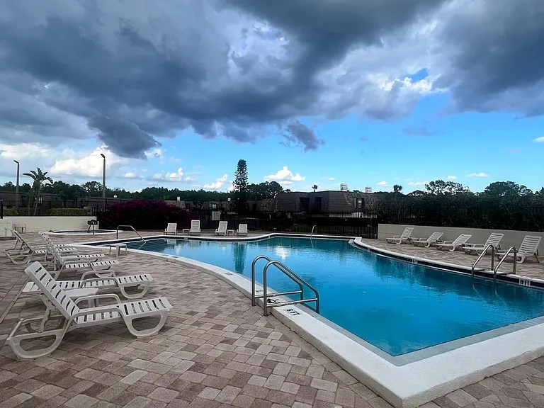15214 W Pond Woods Dr — Photo 14