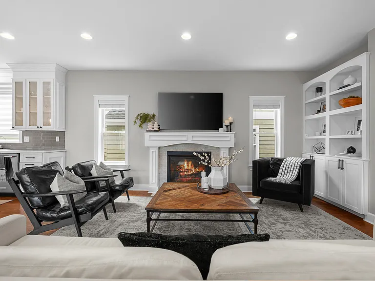 819 Irving Ave — Photo 13