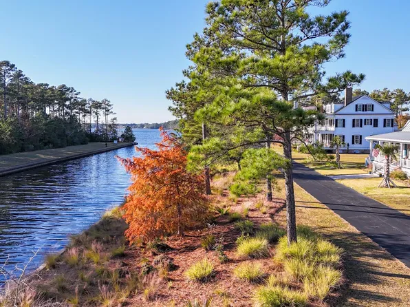 790 E Harborside Road, Oriental, NC 28571