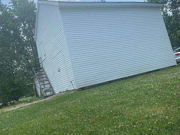 2nd image of 494 Lafayette Rd
