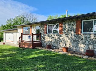 10657 Quail Hill Dr, Ozawkie, KS 66070