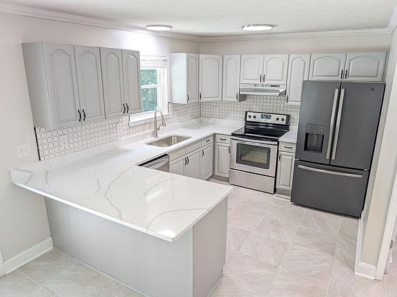 2nd image of 1044 Ashley Ln