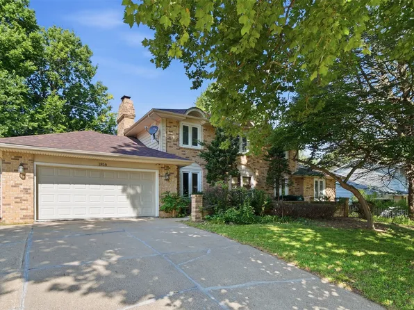 1816 80th St, Windsor Heights, IA 50324