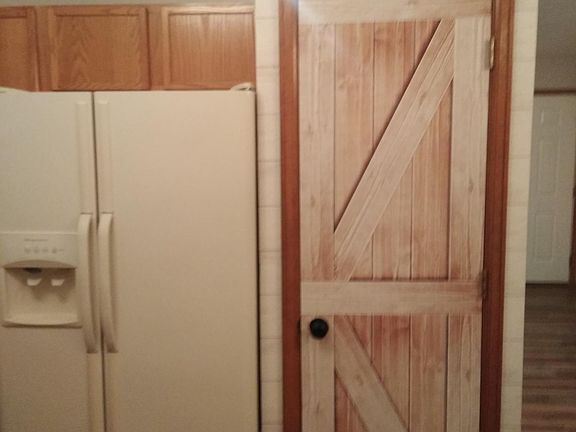 2nd image of 914 S Lilac Ct