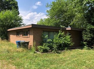 975 9th Street Dr NE, Hickory, NC 28601