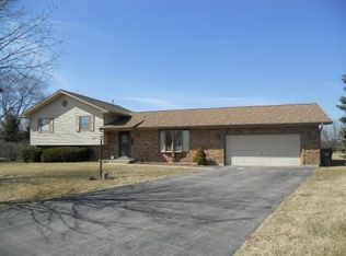 554 Welch St, Gilberts, IL 60136