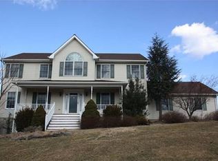 21 Woodridge Dr, Chester, NY 10918