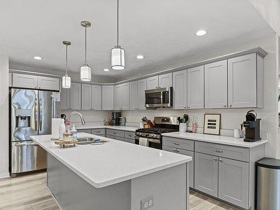 3rd image of 6282 Stone Gate Drive