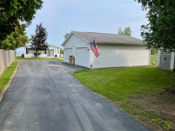 5630 Lakeview Dr, Port Hope, MI 48468