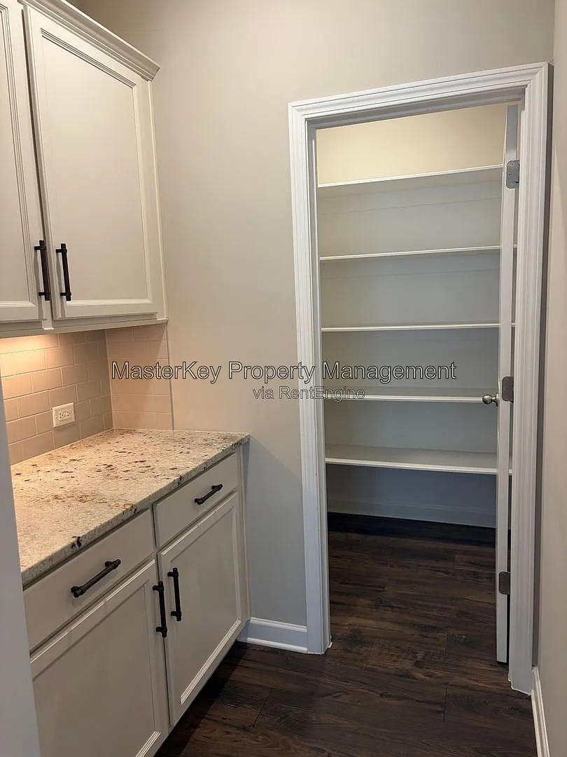 3 bed, 2.5 bath, 2095 sqft, $2,095 — Photo 4