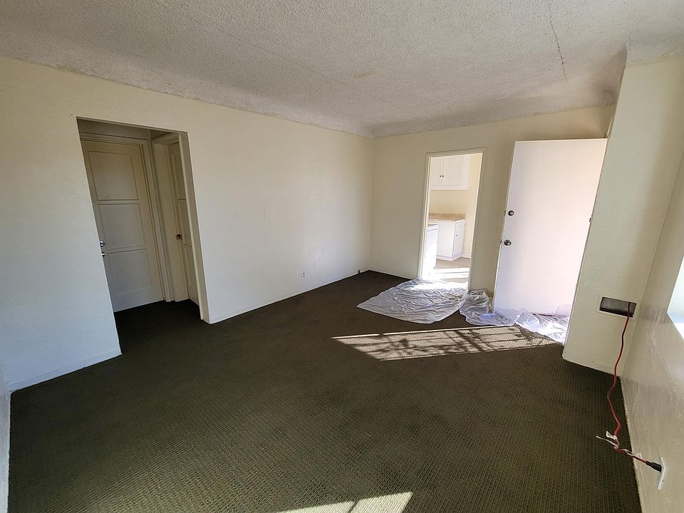 1st image of 942 E Hyde Park Blvd #4