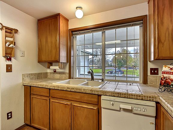 5th image of 11305 B St S