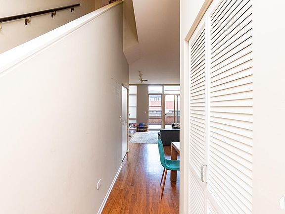 5th image of 322 N Jefferson St #302
