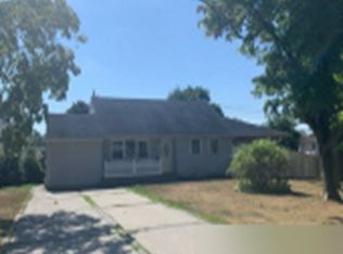 5 Brook St, Islip, NY 11751