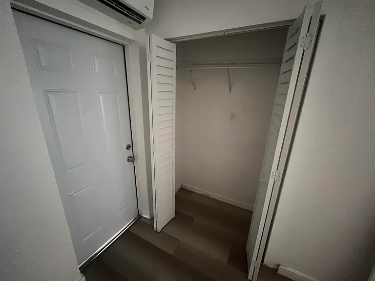 1019 SE 3rd St #3 — Photo 7