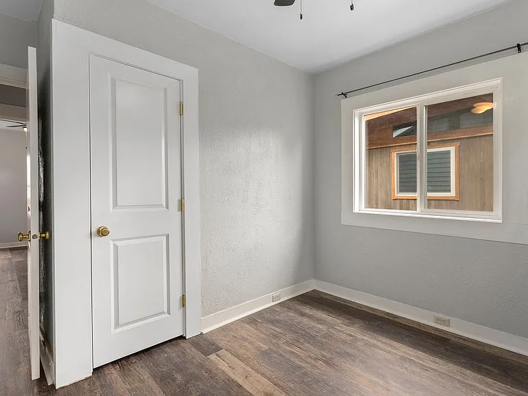 927 N Watts St — Photo 15