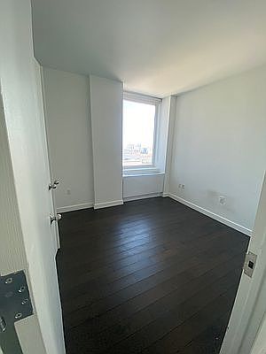 5th image of 309 Gold St APT 36E