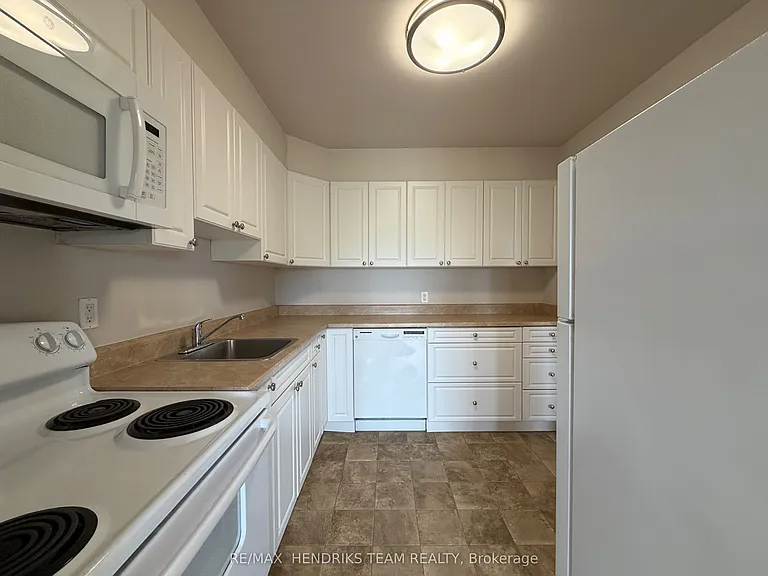 60 Windward St #809 — Photo 3