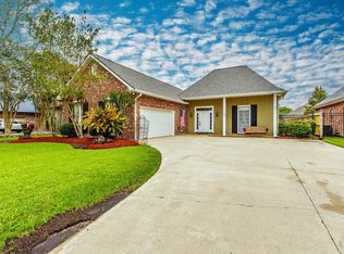 135 Ravensaide Dr, Houma, LA 70360