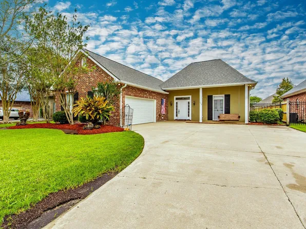135 Ravensaide Dr, Houma, LA 70360