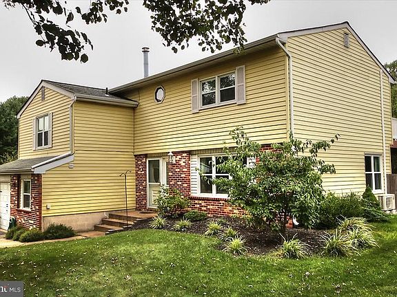 4th image of 9 N Lancaster Ln