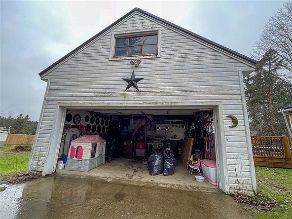 4th image of 9098 S Main St