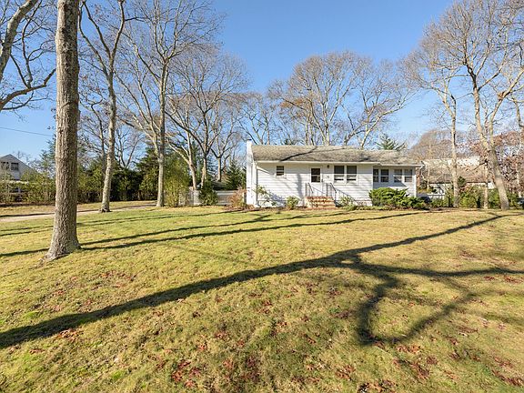 2nd image of 15 Bayview Ave