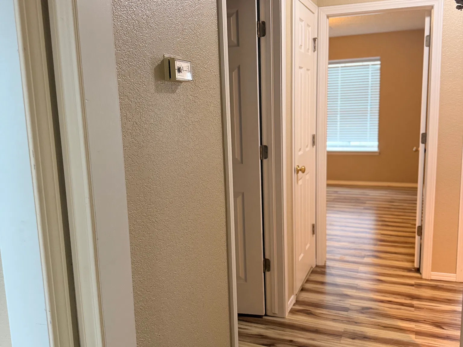 3 bed, 1976 sqft, $2,000 — Photo 4