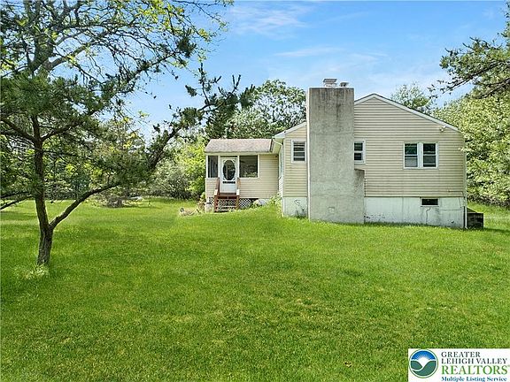 2nd image of 183 Island Dr