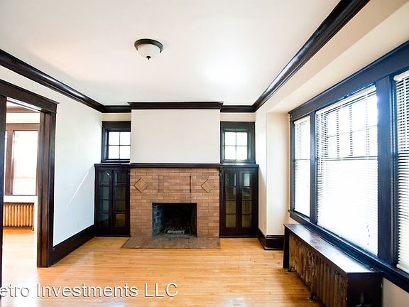 3rd image of 3000 N Oakland Ave #3