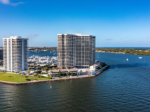 3rd image of 100 Lakeshore Dr APT 2054