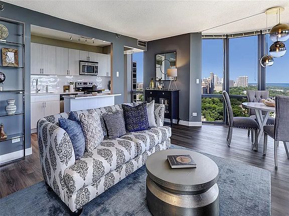2nd image of 1733 N Clark St #1302
