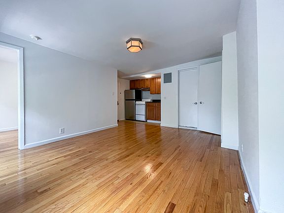 3rd image of 358 E 19th St APT 4R