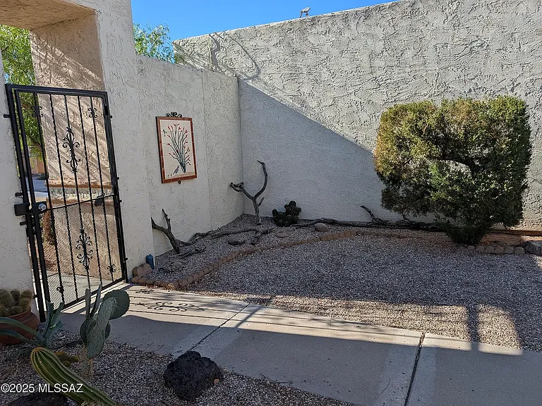 2770 W Daffodil Pl — Photo 3