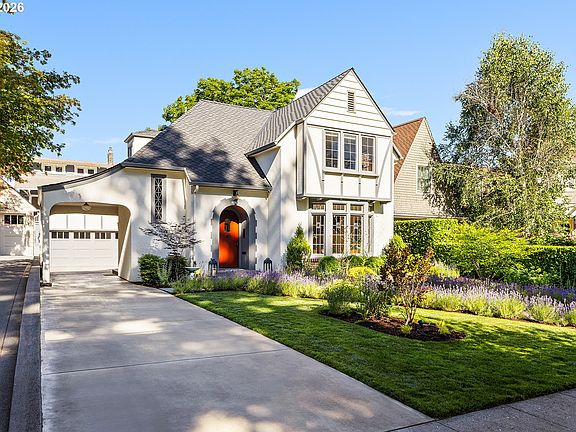 2nd image of 3020 NE Alameda Ter