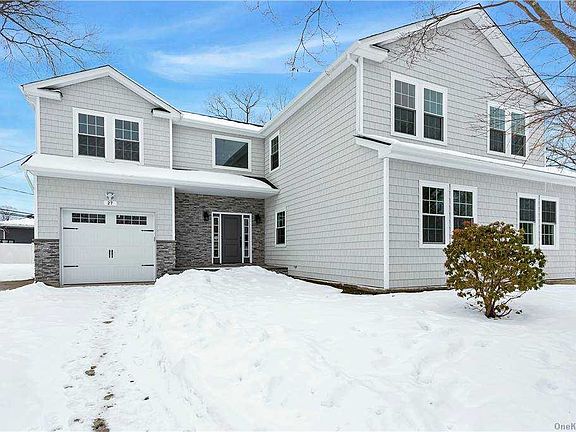 3rd image of 27 Adrienne Dr