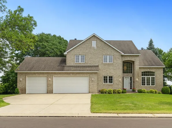 8201 Stone Creek Dr, Chanhassen, MN 55317