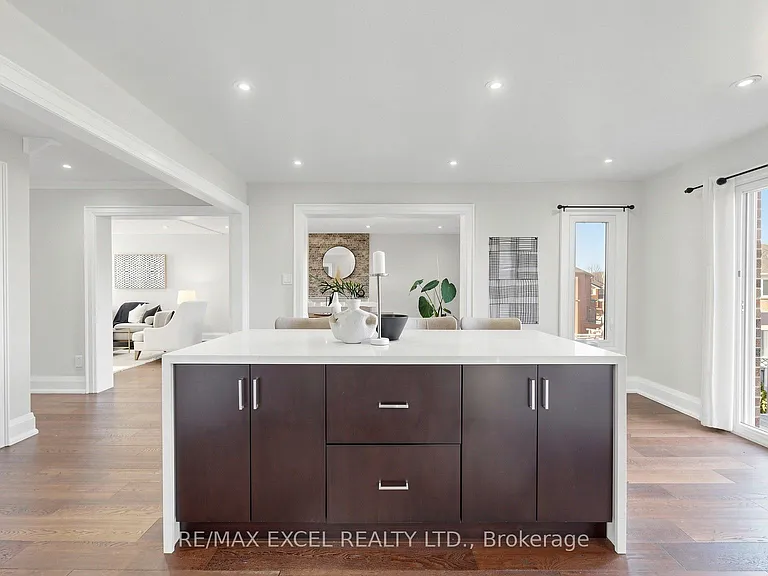 43 Piccadilly Rd — Photo 11