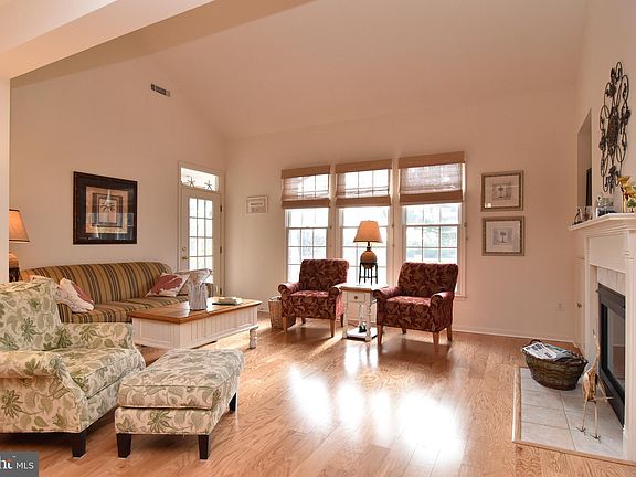 3rd image of 11 Club House Way