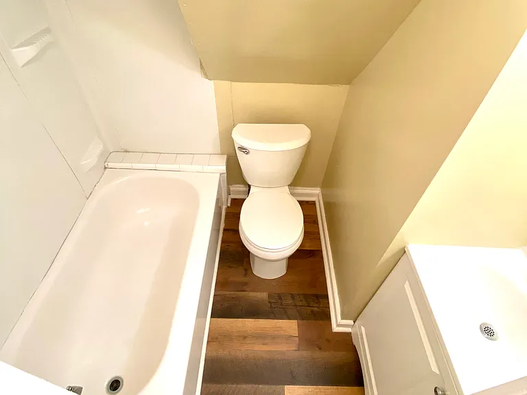 1514 W Champlost Ave #2F — Photo 7