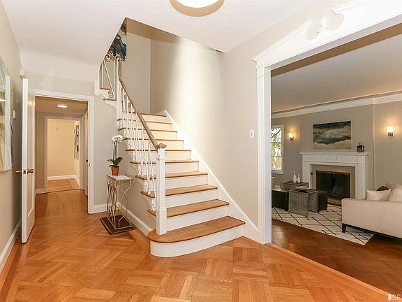 4th image of 52 Broadmoor Dr
